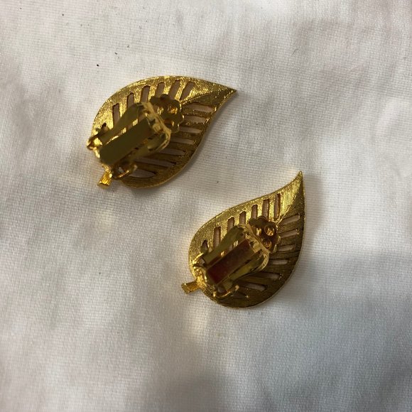 Vintage Gold Leaf Brooch & Earrings Set - Picture 8 of 11